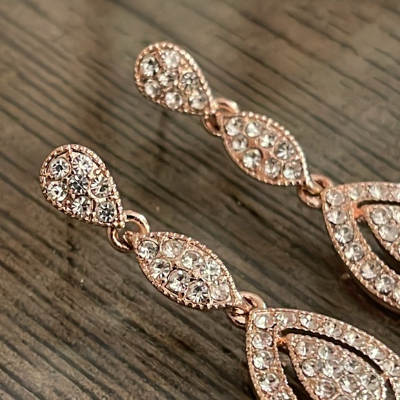 Vintage Style Rose Gold Colored Drop Earrings Rhinestone Dangle Earrings - Picture 14 of 15